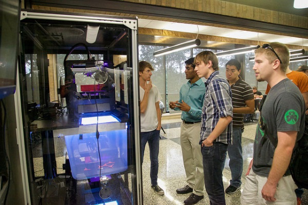 3d-printing-vending-machine-unveiled-on-university-of-texas-campus-2