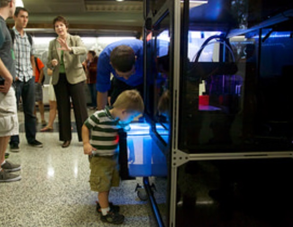 3d-printing-vending-machine-unveiled-on-university-of-texas-campus-7