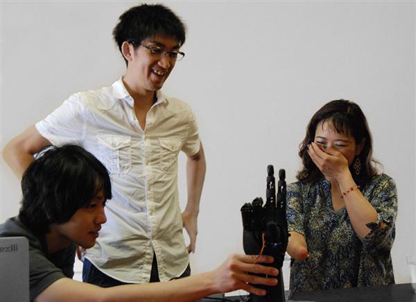 japanese-start-up-unveils-its-latest-prototype-of-the-handiii-6