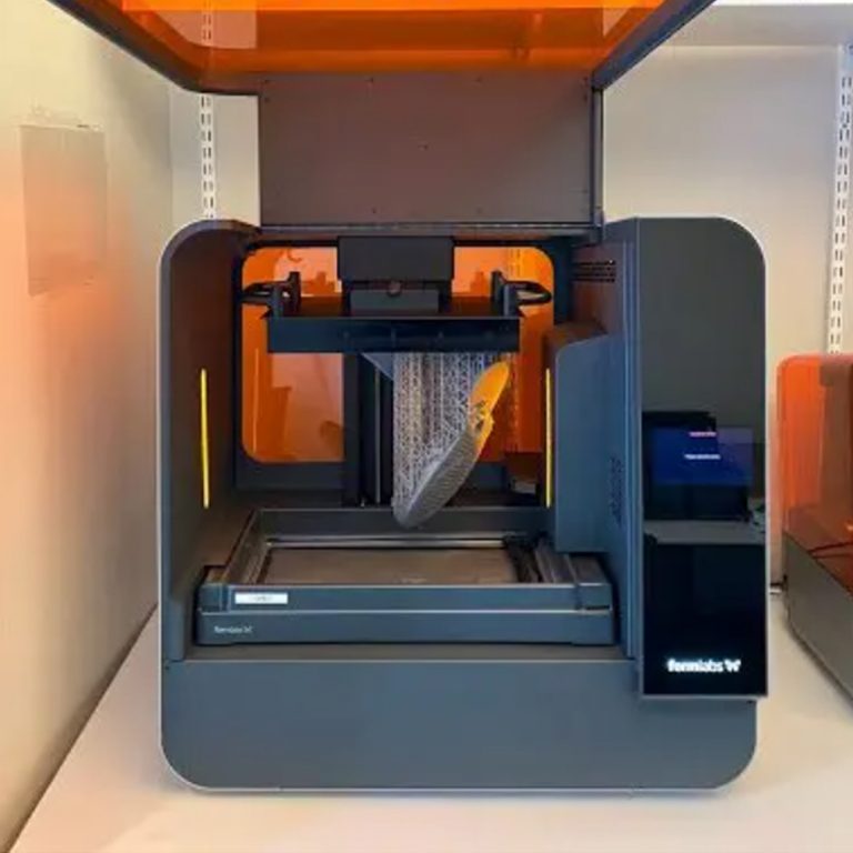 Read more about the article การพิมพ์โมของส้นรองเท้าแฟชั่นก่อนนำไปผลิตจริงด้วย 3D Printer Form3L