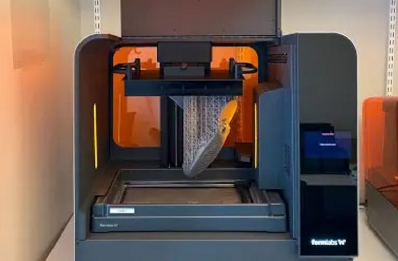 การพิมพ์โมของส้นรองเท้าแฟชั่นก่อนนำไปผลิตจริงด้วย 3D Printer Form3L