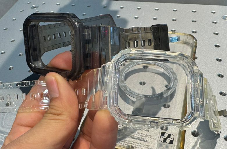 แกะสลักเคสโทรศัพท์มือถือและสายนาฬิกาแบบใส | UV Laser